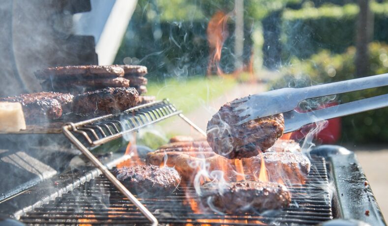 I segreti per il perfetto barbecue all’aperto nella tua cucina outdoor