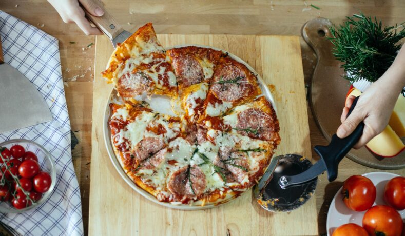 Fare la pizza a casa: 4 farciture per fare bella figura