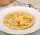 Tortellini in brodo: il primo piatto simbolo del Natale emiliano