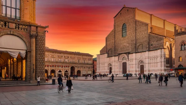 Piazza Maggiore Bologna Cosa fare e cosa vedere a Bologna
