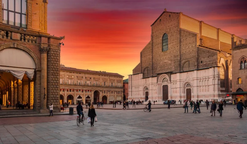 Cosa fare e cosa vedere a Bologna a giugno: itinerario tra cultura, portici e grande cinema