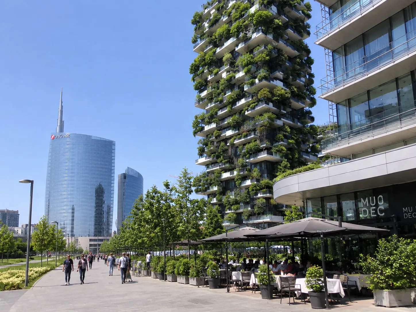 Ristoranti sotto bosco verticale grattacielo Milano