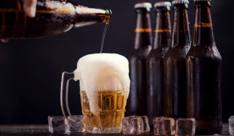 Birre industriali, cosa c’è davvero nella bottiglia: tutto quello che devi sapere prima di comprarle